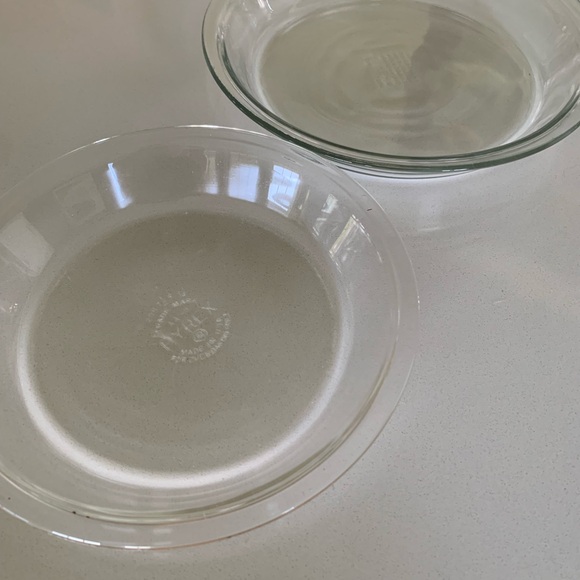 PYREX (2) vintage pie pans 9 inch & 7.5 inch - Picture 3 of 8